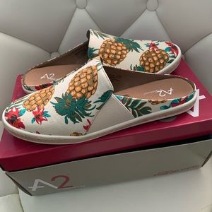 These summer slides is great for vacation very comfy and easy to wear